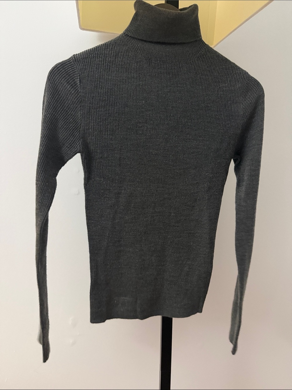 Women's Charcoal Gray Ribbed Turtleneck Long-Sleeve Top